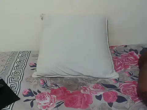 Snapshot of queen__ebony chatting on 1, 3, 2025 queen ebony online show from 1, 3, 2025