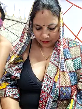 MOM-SUN-COUPLE online show from 1, 3, 2025