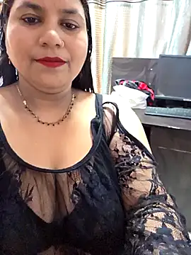 Snapshot of MOM-SUN-COUPLE chatting on 18, 6, 2026 MOM-SUN-COUPLE online show from 18, 6, 2026