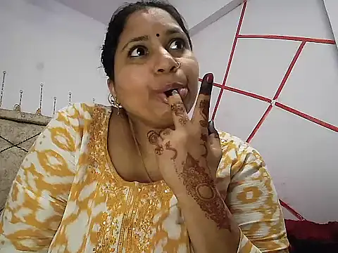 MOM-SUN-COUPLE online show from 4, 3, 2025