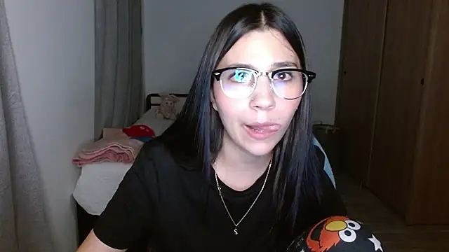 mia  lopez  online show from 25, 10, 2025