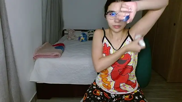 mia  lopez  online show from 6, 11, 2025