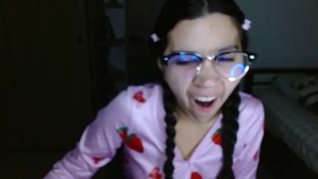 mia  lopez  online show from 5, 4, 2026