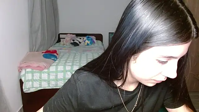 mia  lopez  online show from 24, 9, 2025