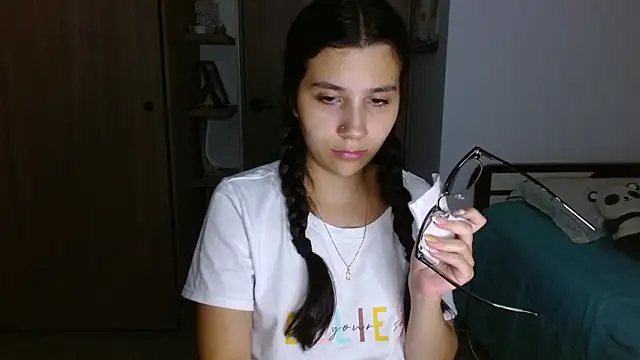 mia  lopez  online show from 4, 2, 2026