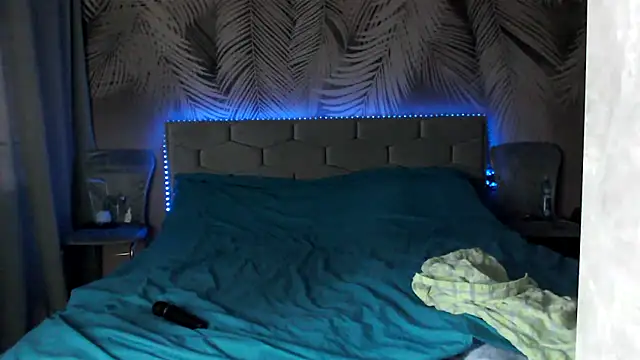 uliastar online show from 13, 4, 2026