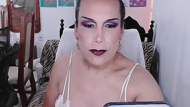 LauraVicttoria361215 online show from 11, 1, 2026