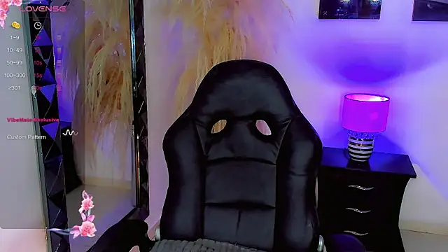 harrleyhott21 online show from 11, 2, 2025