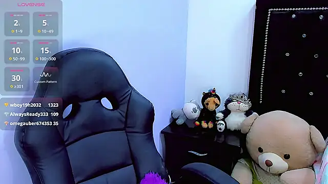 harrleyhott21 online show from 5, 3, 2025