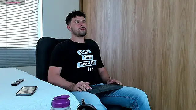 alexman fuck online show from 15, 4, 2026