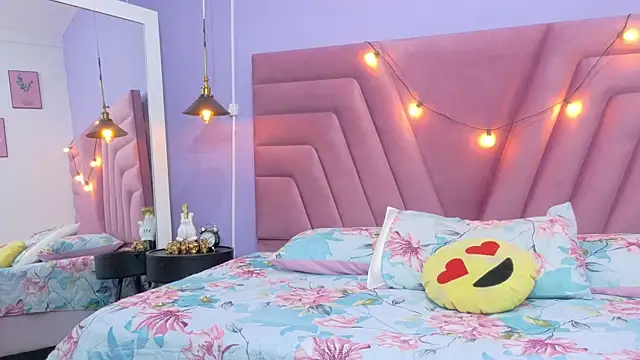 kinkylittlegirll online show from 7, 1, 2026