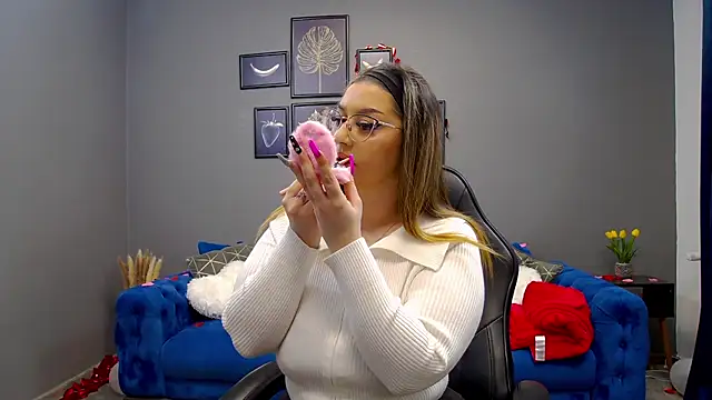 Katewalker  online show from 12, 2, 2025