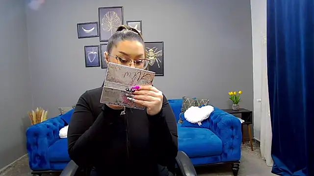 Katewalker  online show from 6, 2, 2025