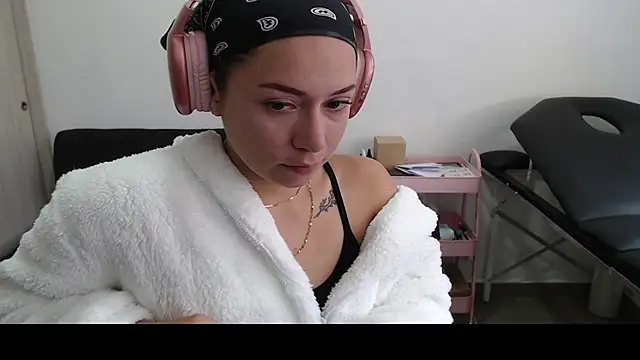 MommyMiaWs online show from 5, 3, 2025