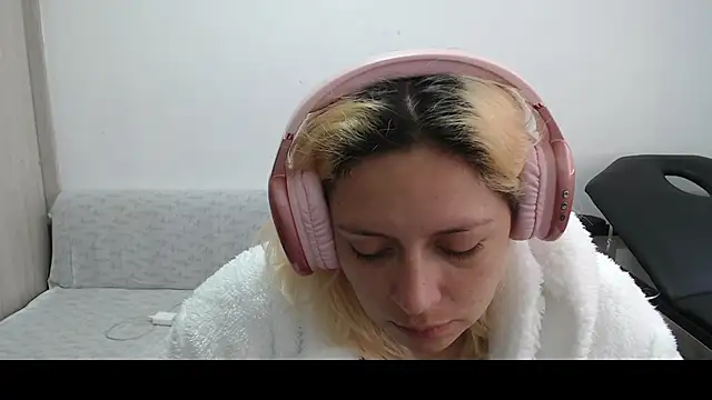 MommyMiaWs online show from 10, 3, 2025