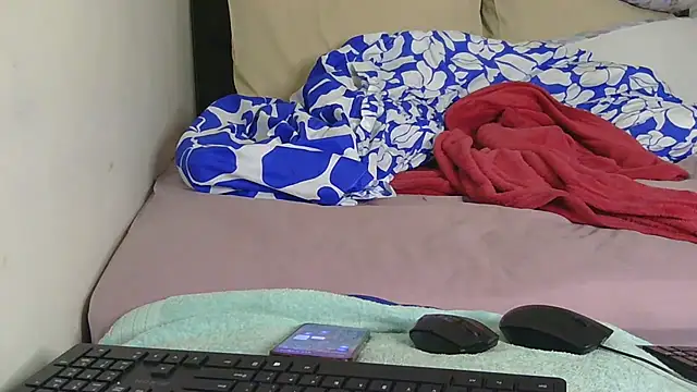 sluttylaura21 online show from 5, 4, 2026