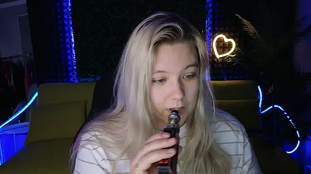 Snapshot of DjennaPalme chatting on 15, 12, 2024 DjennaPalme online show from 15, 12, 2024