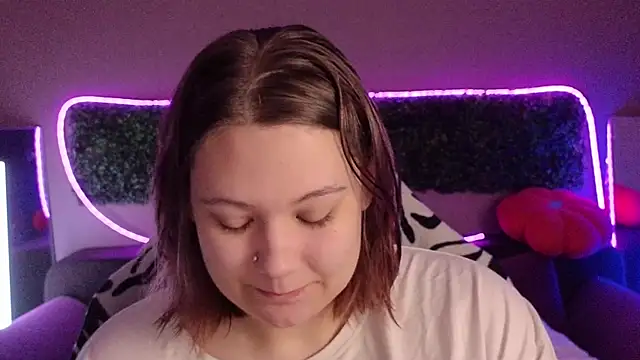 Snapshot of DjennaPalme chatting on 9, 11, 2025 DjennaPalme online show from 9, 11, 2025