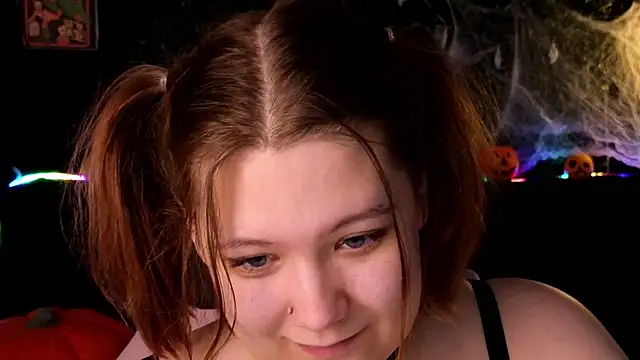 Snapshot of DjennaPalme chatting on 1, 11, 2025 DjennaPalme online show from 1, 11, 2025