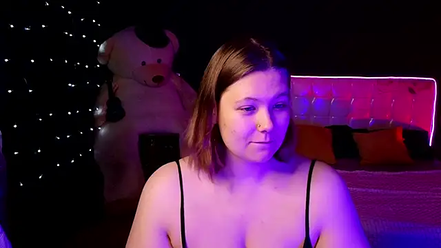 Snapshot of DjennaPalme chatting on 10, 11, 2025 DjennaPalme online show from 10, 11, 2025