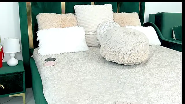 XeniaBlu online show from 6, 10, 2025