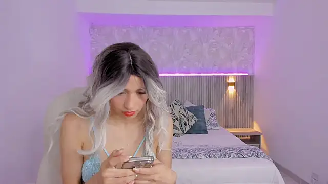 emilly smith 1 online show from 8, 3, 2025