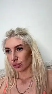 Mia Roxie online show from 5, 11, 2025