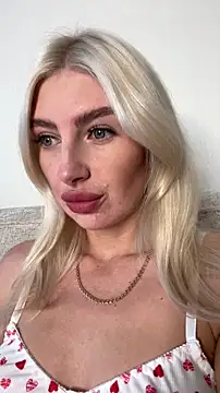 Mia Roxie online show from 3, 11, 2025