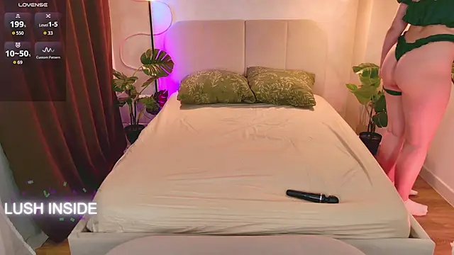 Snapshot of Pretty_Alison chatting on 25, 11, 2025 Pretty Alison online show from 25, 11, 2025