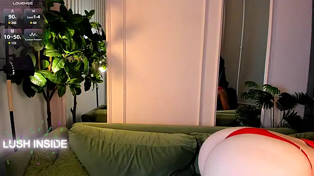 Snapshot of Pretty_Alison chatting on 12, 9, 2025 Pretty Alison online show from 12, 9, 2025