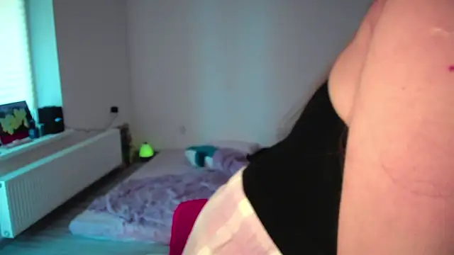 JuicyHelenX online show from 14, 4, 2026