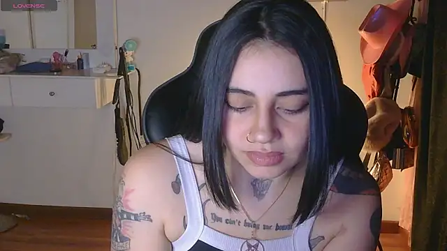 Snapshot of val_bardot chatting on 9, 6, 2026 val bardot online show from 9, 6, 2026