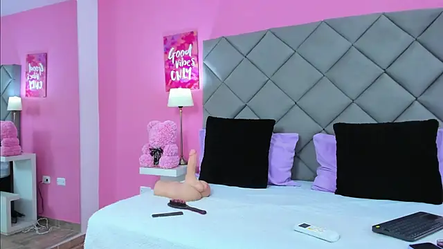 TaylorEvanss online show from 9, 9, 2025