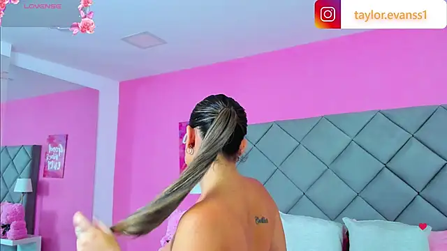 TaylorEvanss online show from 23, 9, 2025