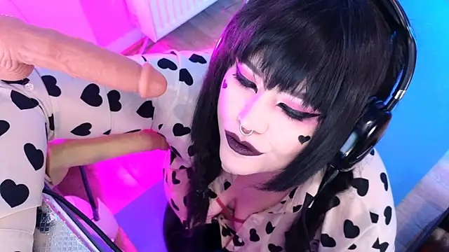 wickedxqueen online show from 5, 3, 2025