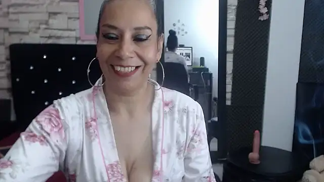 Snapshot of MarianaNight02 chatting on 11, 10, 2025 MarianaNight02 online show from 11, 10, 2025