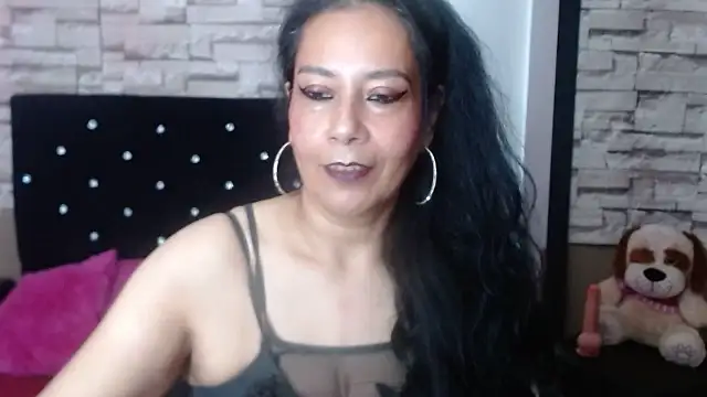 Snapshot of MarianaNight02 chatting on 27, 10, 2025 MarianaNight02 online show from 27, 10, 2025