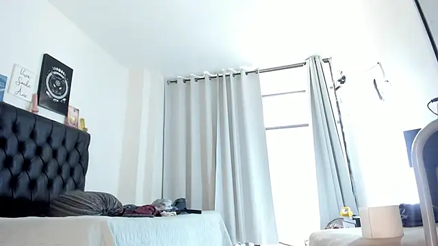 JohanyLatino online show from 2, 3, 2025