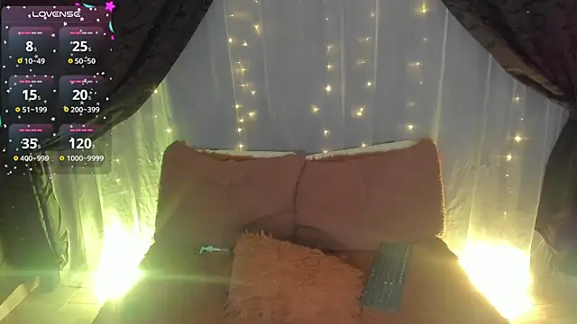 Snapshot of _Little_sophie__ chatting on 29, 11, 2025 Little sophie online show from 29, 11, 2025