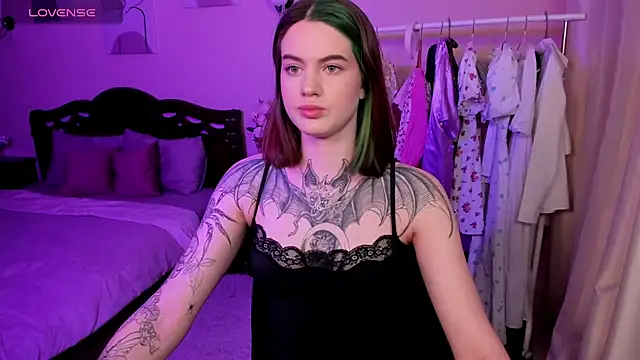 NikkieKatty online show from 8, 3, 2025