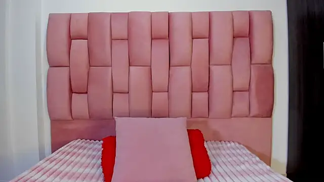 JuliKim  online show from 3, 10, 2025