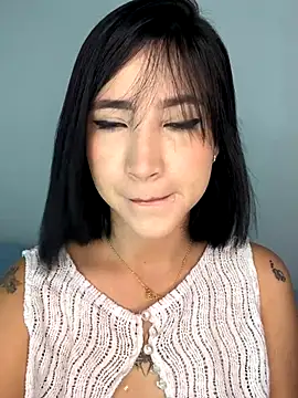 emma woods  online show from 29, 10, 2025