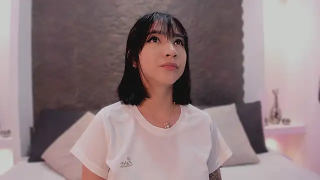 emma woods  online show from 19, 10, 2025