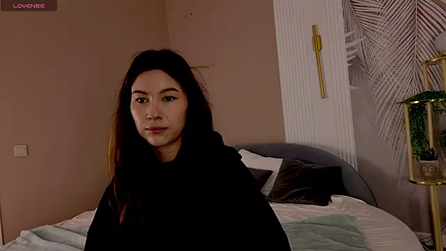 Marie Diaze online show from 4, 5, 2026