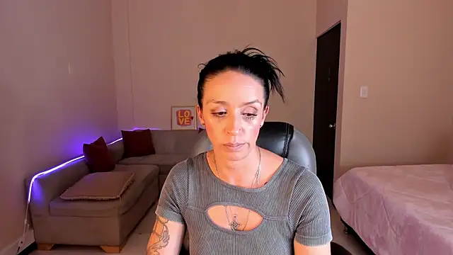 Kristen Garner online show from 4, 5, 2026