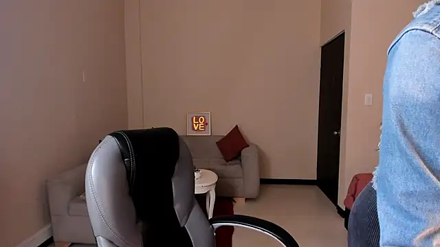 Kristen Garner online show from 11, 4, 2026