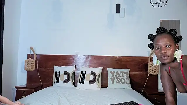 Elegant Ebony online show from 15, 2, 2026