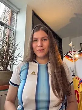 AmelieLaurent  online show from 20, 6, 2026