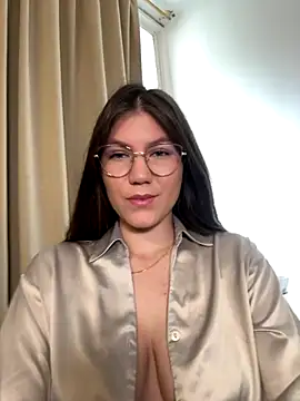 AmelieLaurent  online show from 17, 11, 2025