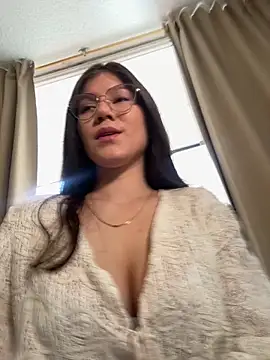 AmelieLaurent  online show from 12, 11, 2025